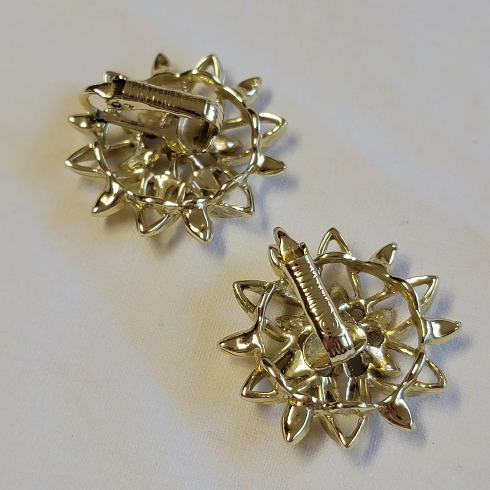 Vintage 1960s Sarah Coventry Peta-Lure Floral  Clip On Earrings